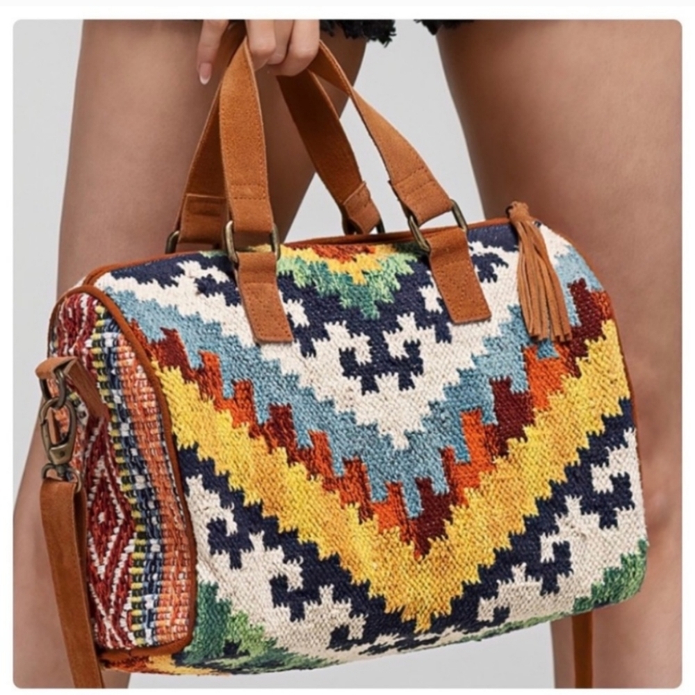 Ruggine Motif Ethnic Boston Bag